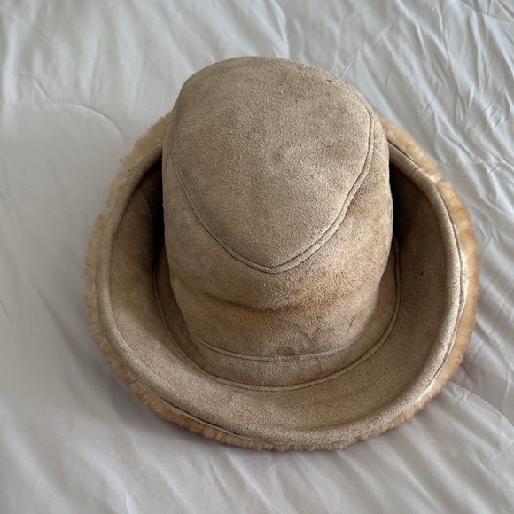 Deerskin Accessories - Neutral Tan Suede Bucket Hat with Faux Fur Trim
